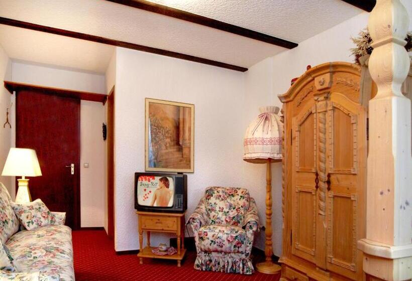 جناح, Wellness Und Romantik Hotel Helmboldt