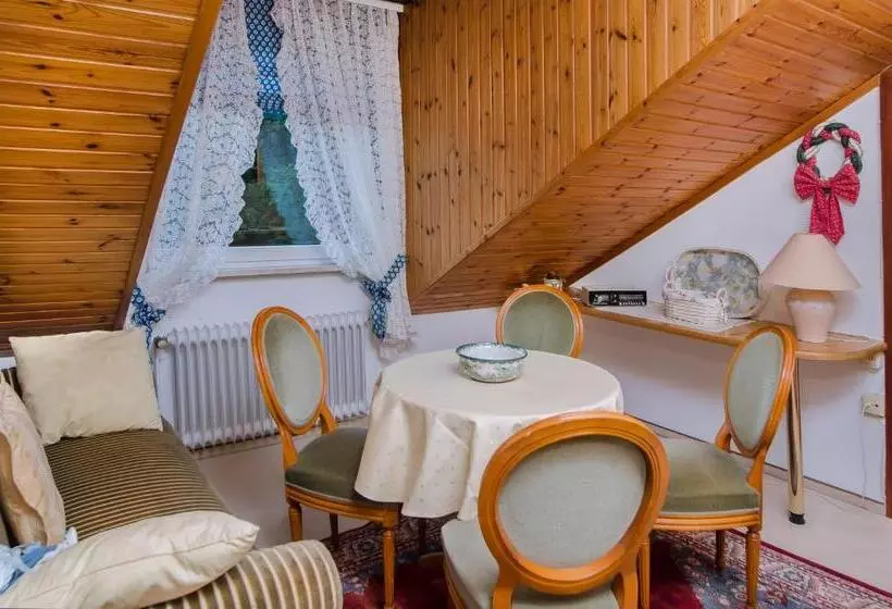Huoneisto 3 Makuuhuonetta, Wellness Und Romantik Hotel Helmboldt