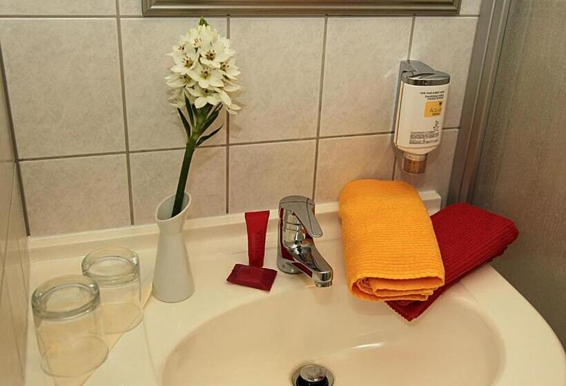 컴포트 룸, Antares