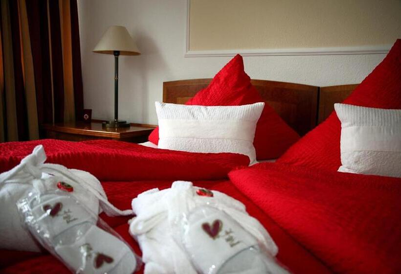 컴포트 룸, Antares