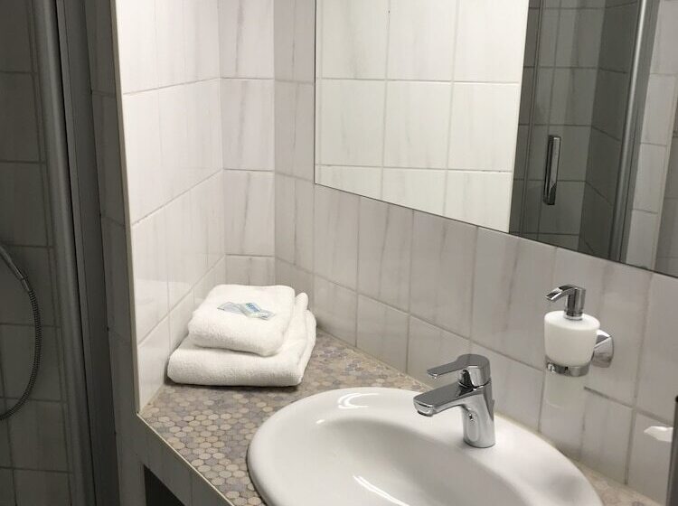 컴포트 싱글 룸, Aust Das Land