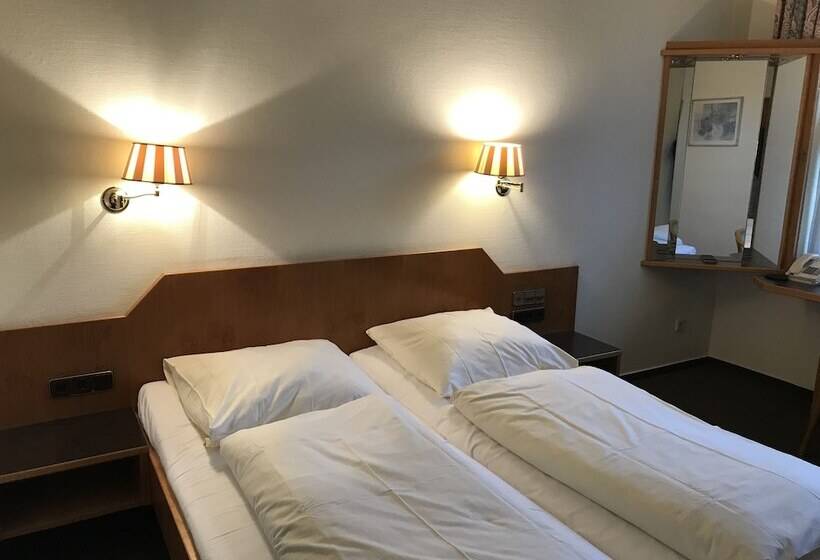 스탠다드 룸, Aust Das Land