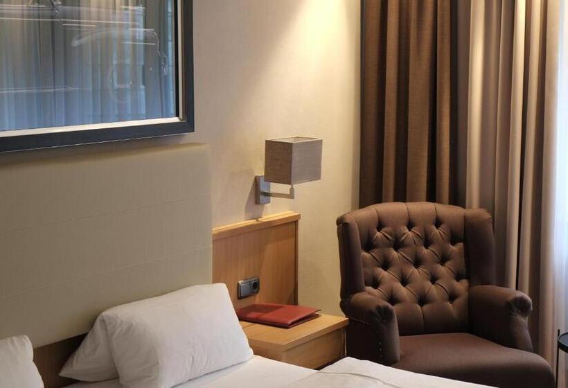 غرفة قياسية فردية, Brunnenhof International