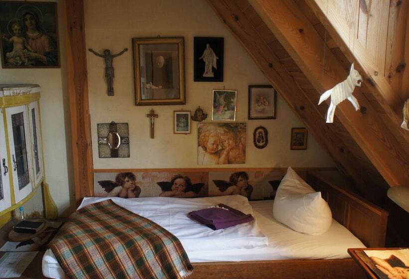 غرفة قياسية فردية, Exempel Schlafstuben Und Quartier Langer Hals