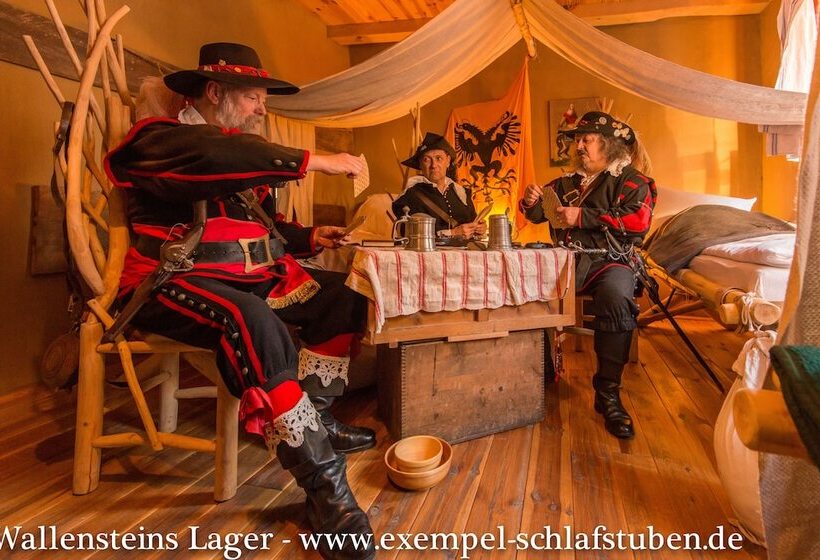 غرفة قياسية, Exempel Schlafstuben Und Quartier Langer Hals