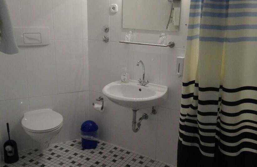 スタンダードルーム, Hafez