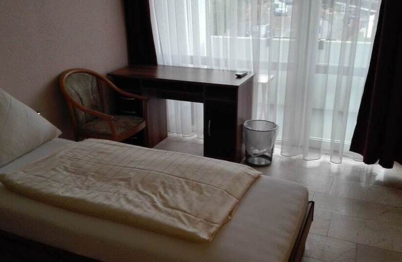 スタンダードシングルルーム, Hafez