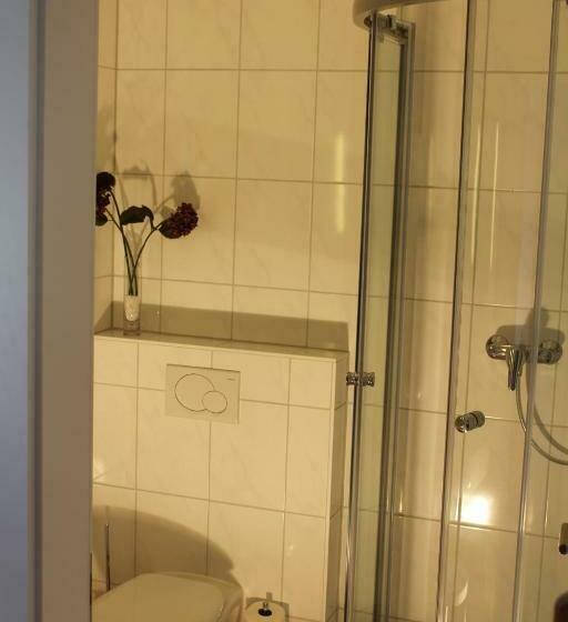 标准单人间, Haus Kirsch