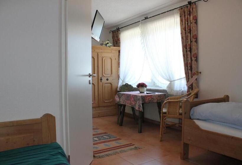 标准单人间, Haus Kirsch