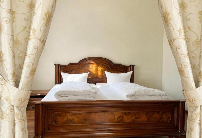 Standard Værelse, Kühler Krug