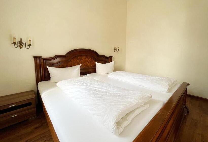 Standard Værelse, Kühler Krug