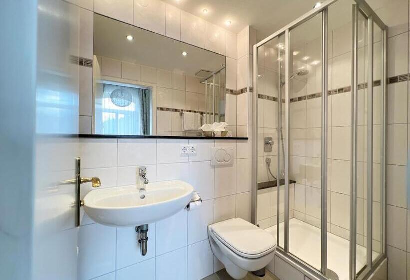 Standard Værelse, Kühler Krug