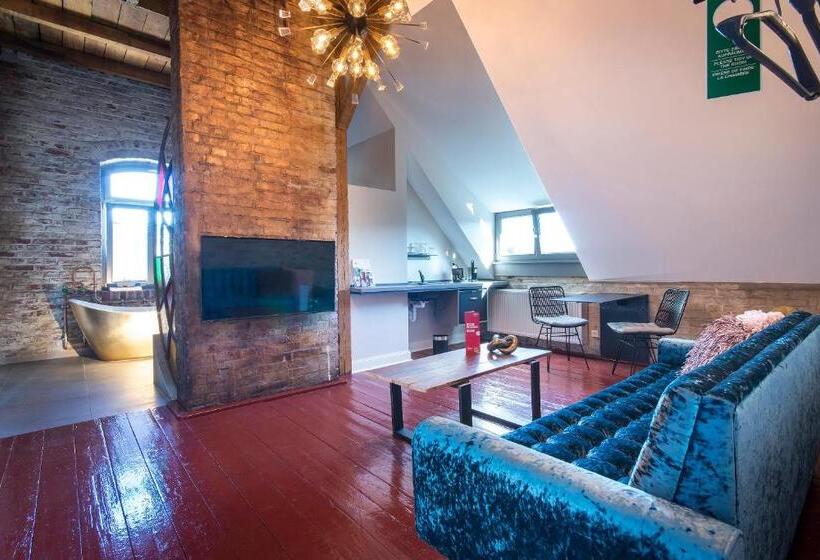 带城市景观的套间, Kochs Stadt