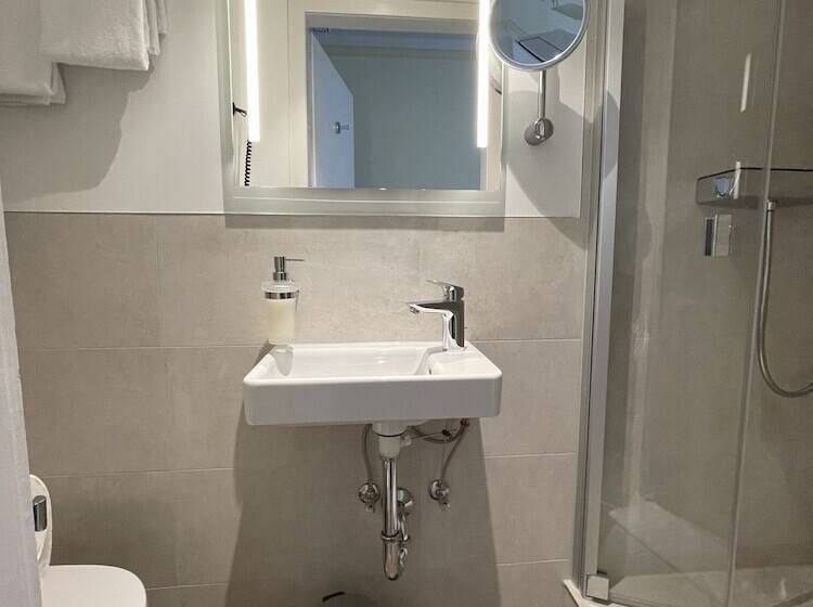 اتاق استاندارد یک نفره, Niedersachsischer Hof