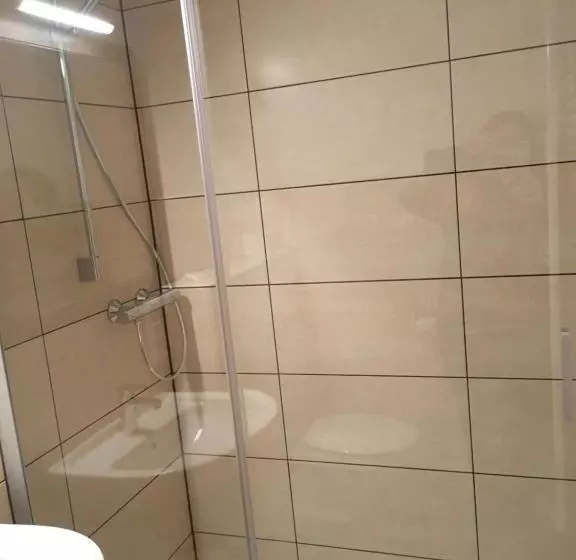 スタンダード４人部屋, Pension Zum Paradies