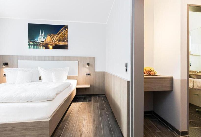 コンフォートルーム, Restaurant Fuck