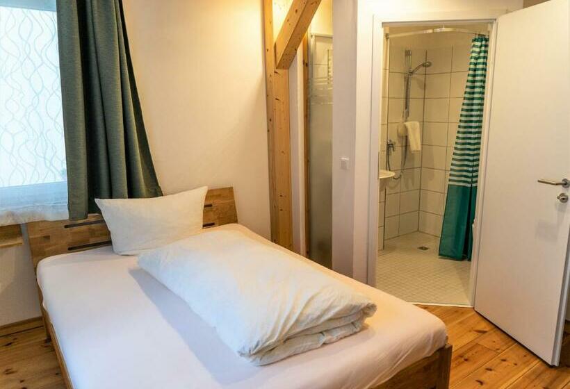 اتاق استاندارد یک نفره, Sud