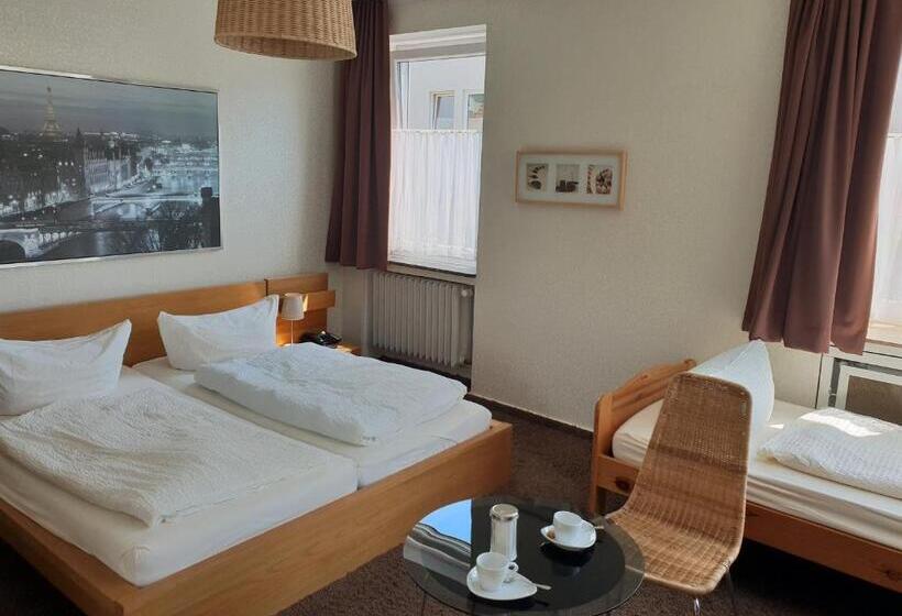 اتاق استاندارد سه نفره, Sud