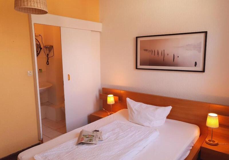 اتاق استاندارد یک نفره, Sud