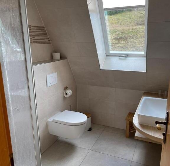 جناح مزوَّد بشرفة, Und Berggasthof Zum Sonnenhof