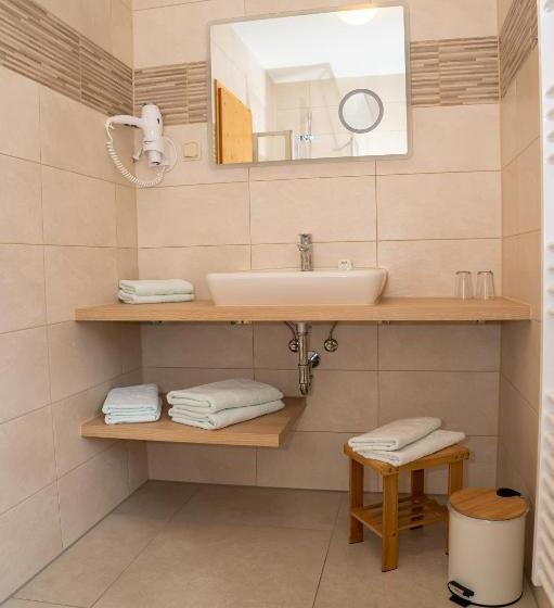 غرفة قياسية مزوَّدة بتراس, Und Berggasthof Zum Sonnenhof