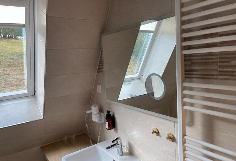 جناح مزوَّد بشرفة, Und Berggasthof Zum Sonnenhof