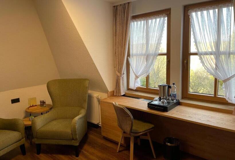 جناح مزوَّد بشرفة, Und Berggasthof Zum Sonnenhof