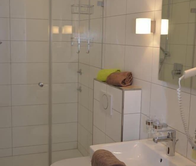 标准单人间, Zur Alten Post