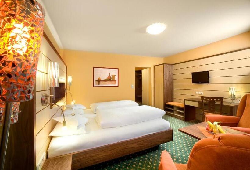 Номер Стандарт с Балконом, Kur  Und Wellnesshotel Förch