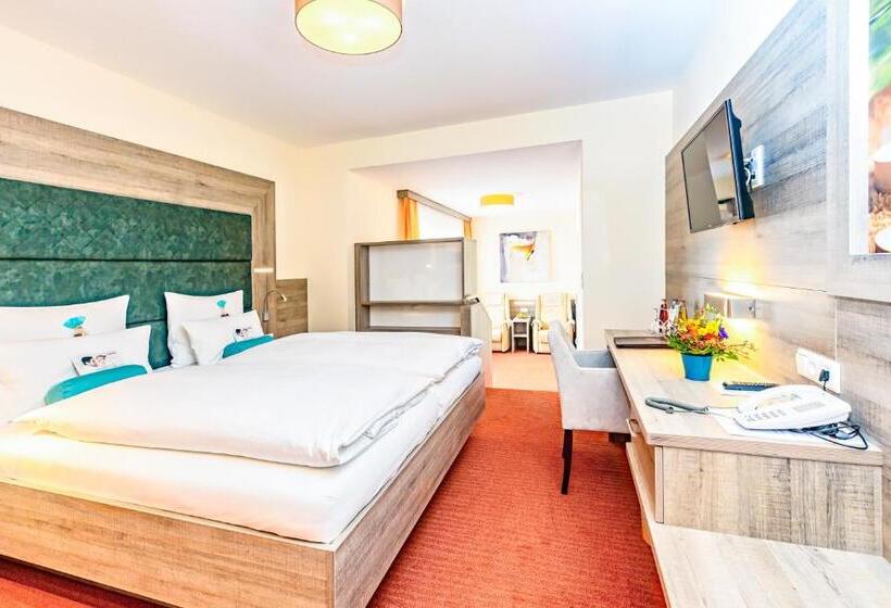 Номер Стандарт с Балконом, Kur  Und Wellnesshotel Förch