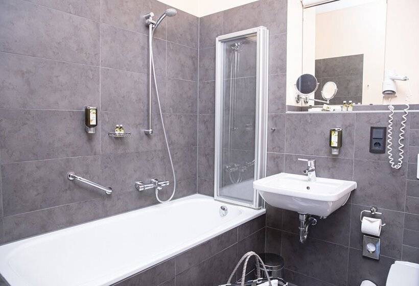 스탠다드 트리플 룸, Schlosshotel Blankenburg