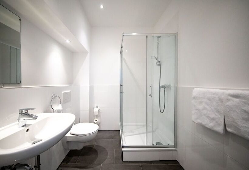 스탠다드 트리플 룸, SMARTY Airport Cologne Hotel - KONTAKTLOSER SELF CHECK-IN