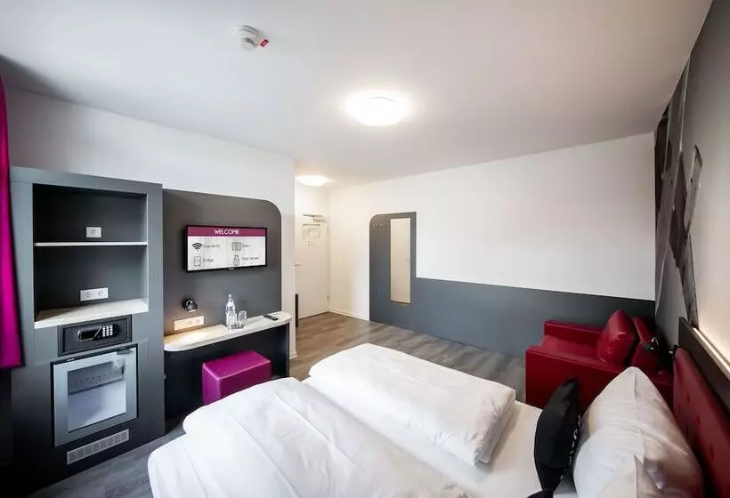 Standard Kolmen Hengen Huone, SMARTY Airport Cologne Hotel - KONTAKTLOSER SELF CHECK-IN