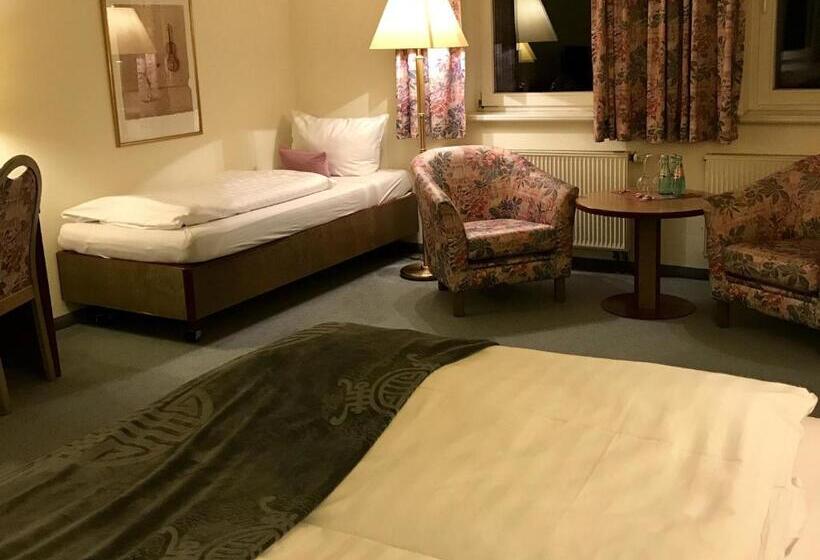 Номер Стандарт Трехместный, Dein Gutshof Hotel & Ferienwohnungen