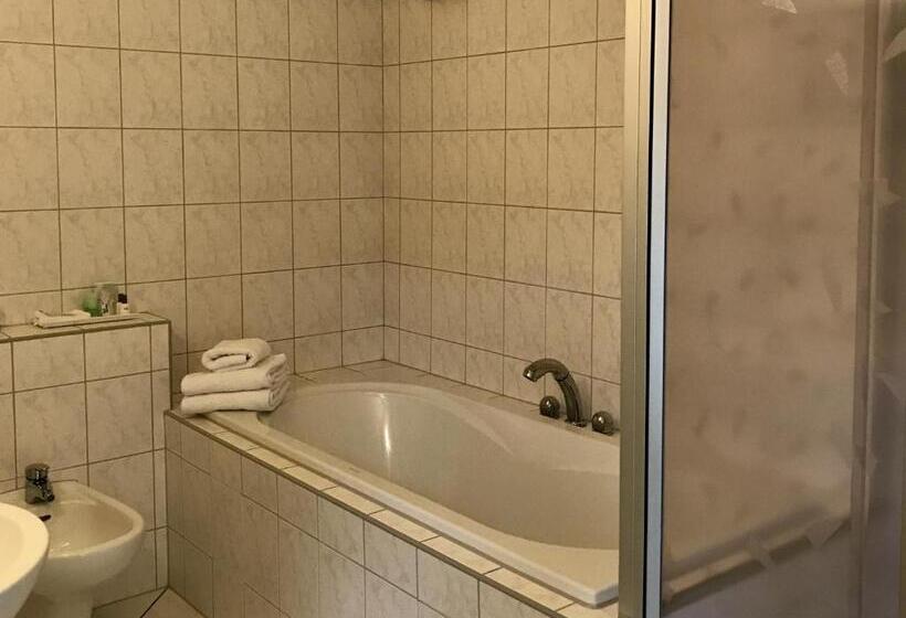 Трехместный Номер Стандарт Вид на Сад, Dein Gutshof Hotel & Ferienwohnungen