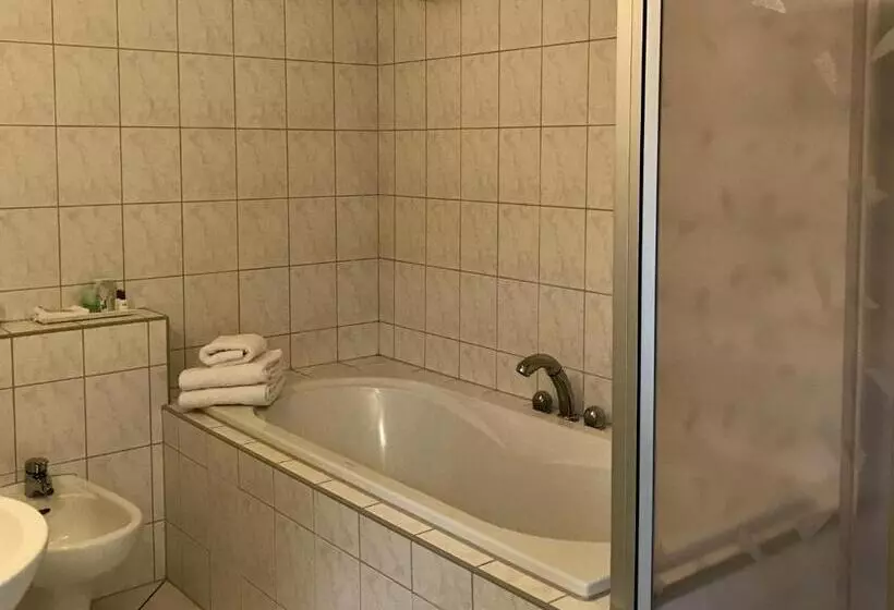 庭の見えるスタンダードトリプルルーム, Dein Gutshof Hotel & Ferienwohnungen