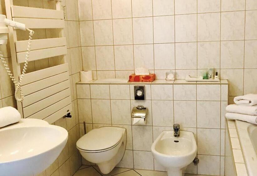 Трехместный Номер Стандарт Вид на Сад, Dein Gutshof Hotel & Ferienwohnungen