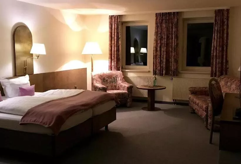 庭の見えるスタンダードトリプルルーム, Dein Gutshof Hotel & Ferienwohnungen