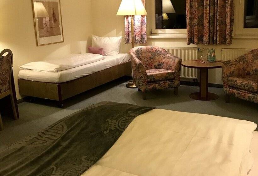 Номер Стандарт Трехместный, Dein Gutshof Hotel & Ferienwohnungen