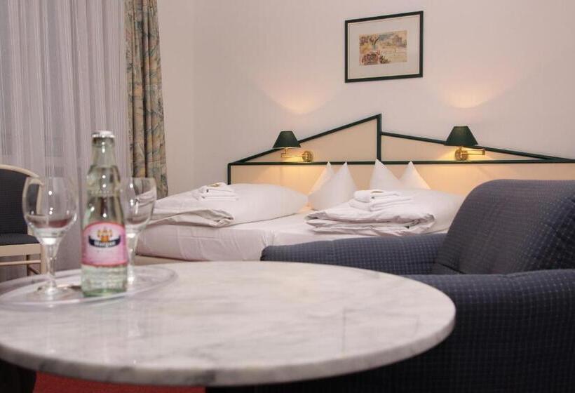 Семейный Номер, 3 Linden