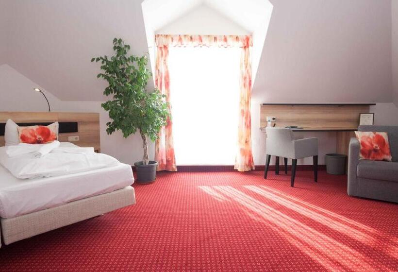 Семейный Номер, 3 Linden