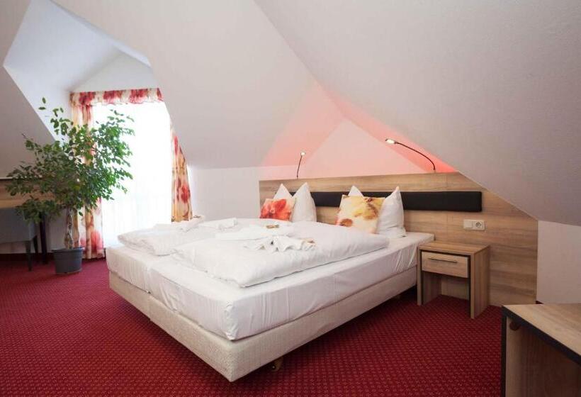 Семейный Номер, 3 Linden