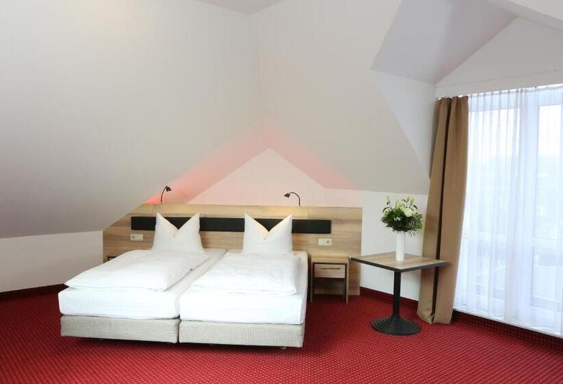 Семейный Номер, 3 Linden