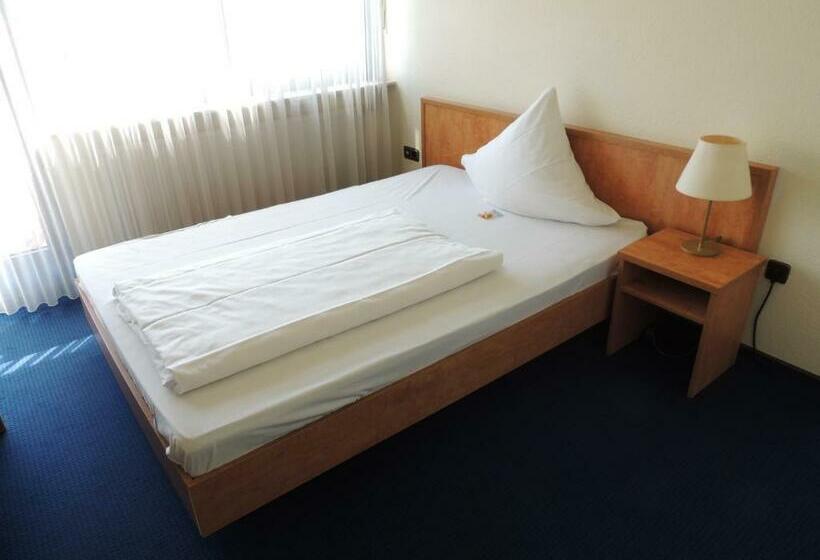 Номер Стандарт Индивидуальный, Am Flughafen