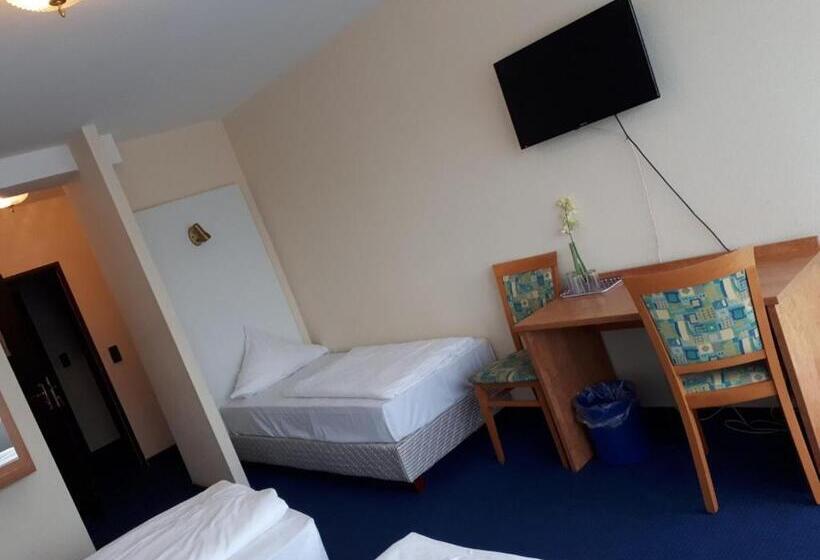 Номер Стандарт Трехместный, Am Flughafen