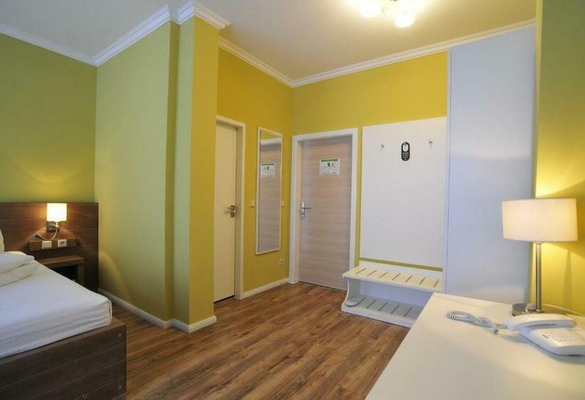 コンフォートルーム, Am Obermarkt