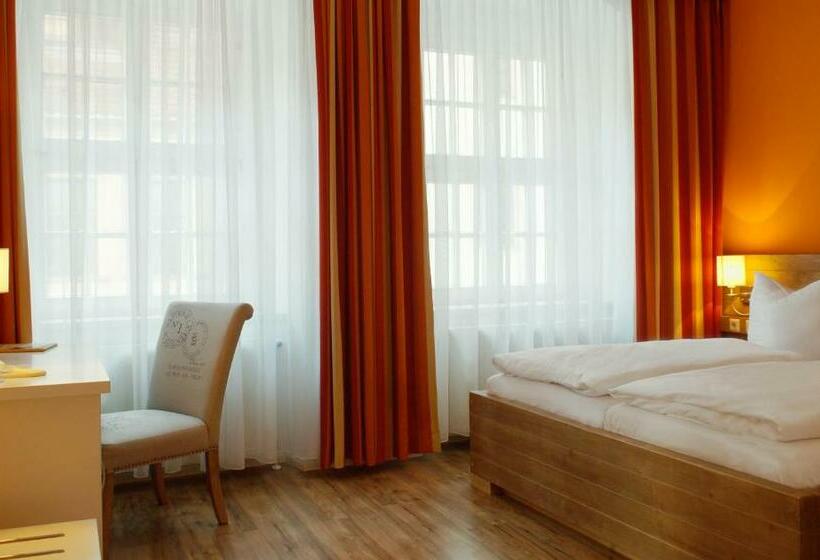 コンフォートルーム, Am Obermarkt