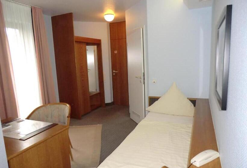 스탠다드 싱글 룸, Corsten