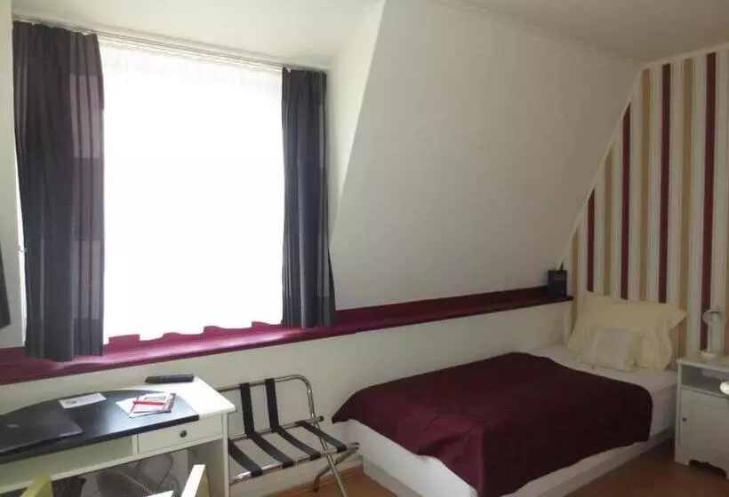 Standard Room, Corsten