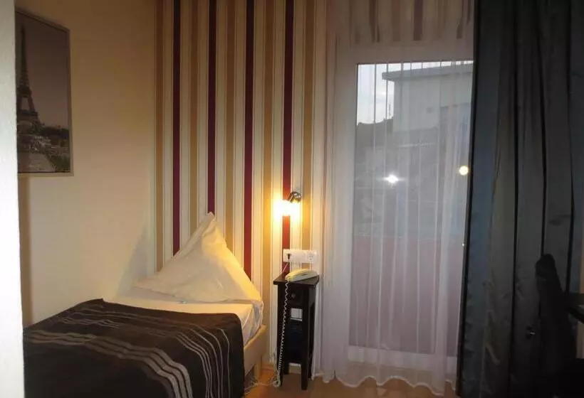 Standard Room, Corsten